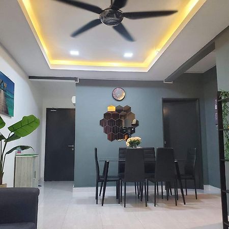 Casa Inderaloka Pantai Batu Buruk Apartment Kuala Terengganu Exterior photo