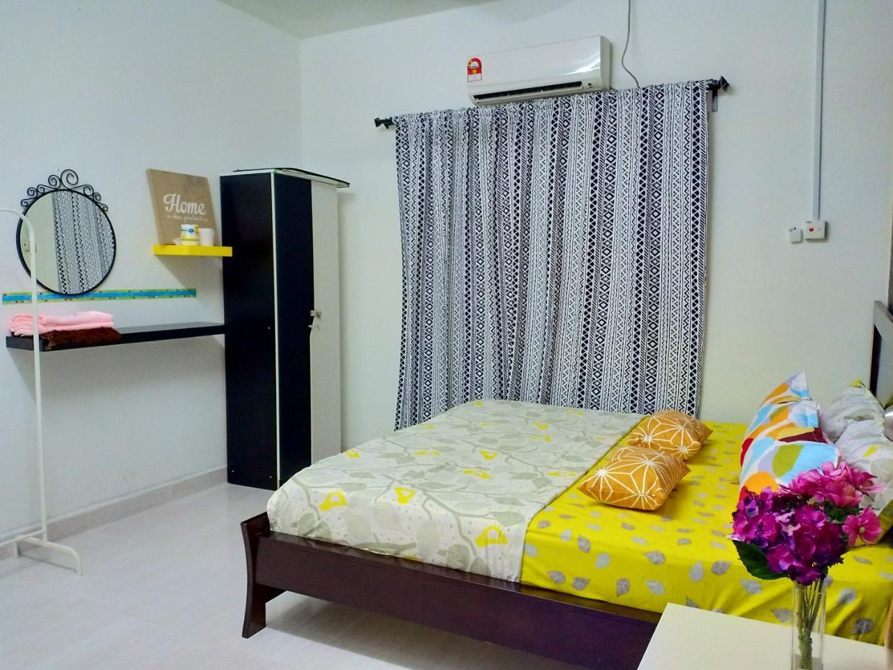 Casa Inderaloka Pantai Batu Buruk Apartment Kuala Terengganu Exterior photo
