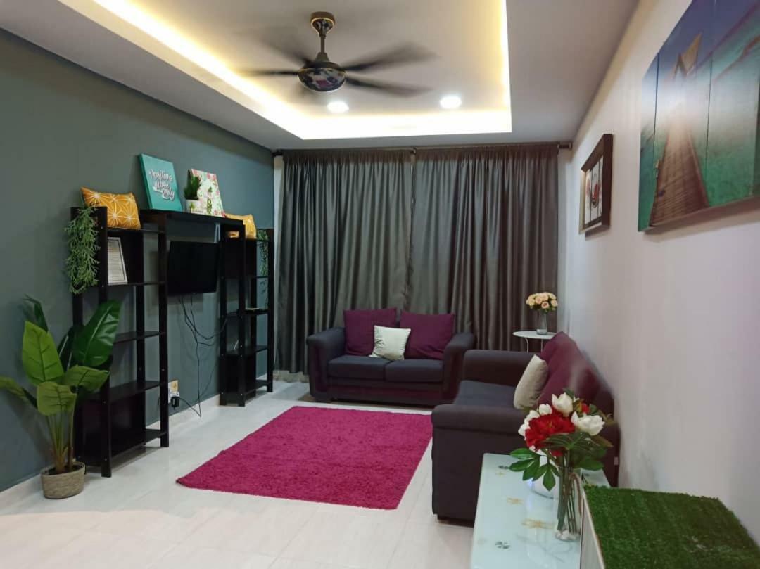 Casa Inderaloka Pantai Batu Buruk Apartment Kuala Terengganu Exterior photo